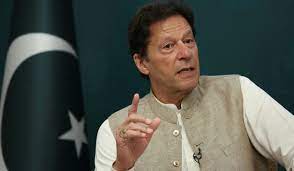 عمران خان جلسے کے دوران اپنے استعفیٰ کا اعلان کر سکتے ہیں، اہم سیاسی رہنما کا دعویٰ