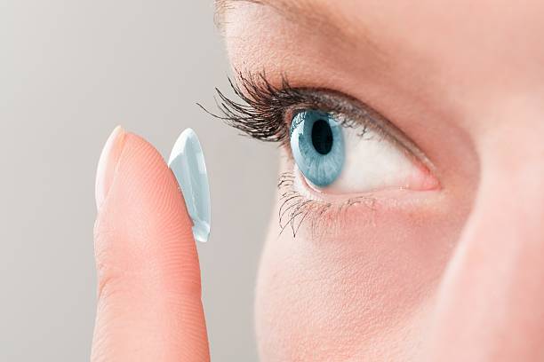 کیا آنکھوں میں لگائے جانے والے لینز   اندھے   پن کا سبب بن سکتے ہیں؟